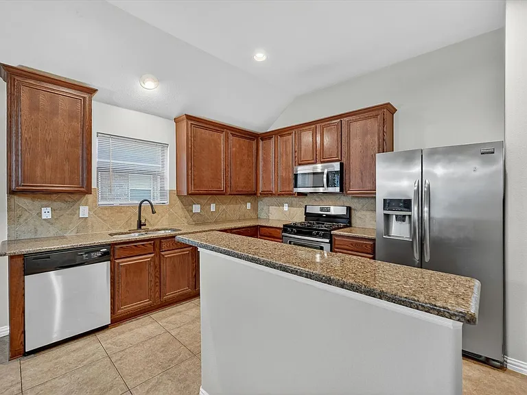 8204 Tierra Del Sol Rd — Photo 5