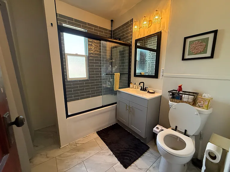 2721 E 22nd St #2 — Photo 8