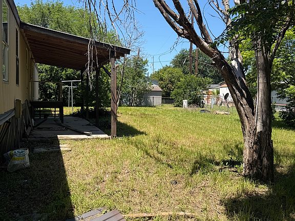 5th image of 1512 Wisteria Ln
