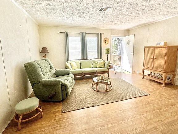 4th image of 39 Inglewood Cir