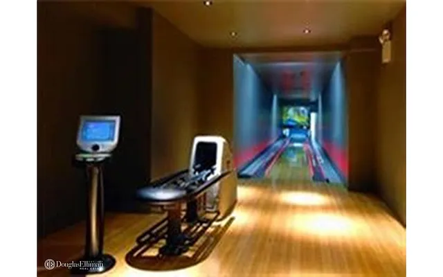 Rented by Douglas Elliman | media 15