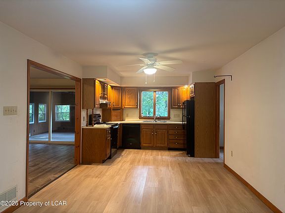 4th image of 166 Brookhill Rd