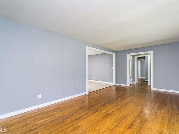 2nd image of 579 Kenridge Cir #3