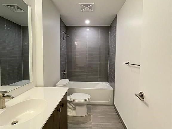 5th image of 5 Wellington St S #705