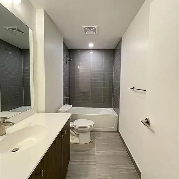 5 Wellington St S — Photo 5