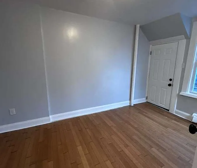 162 Linden St — Photo 2