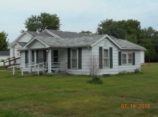 2103 Klar St, Hillsboro, IL 62049