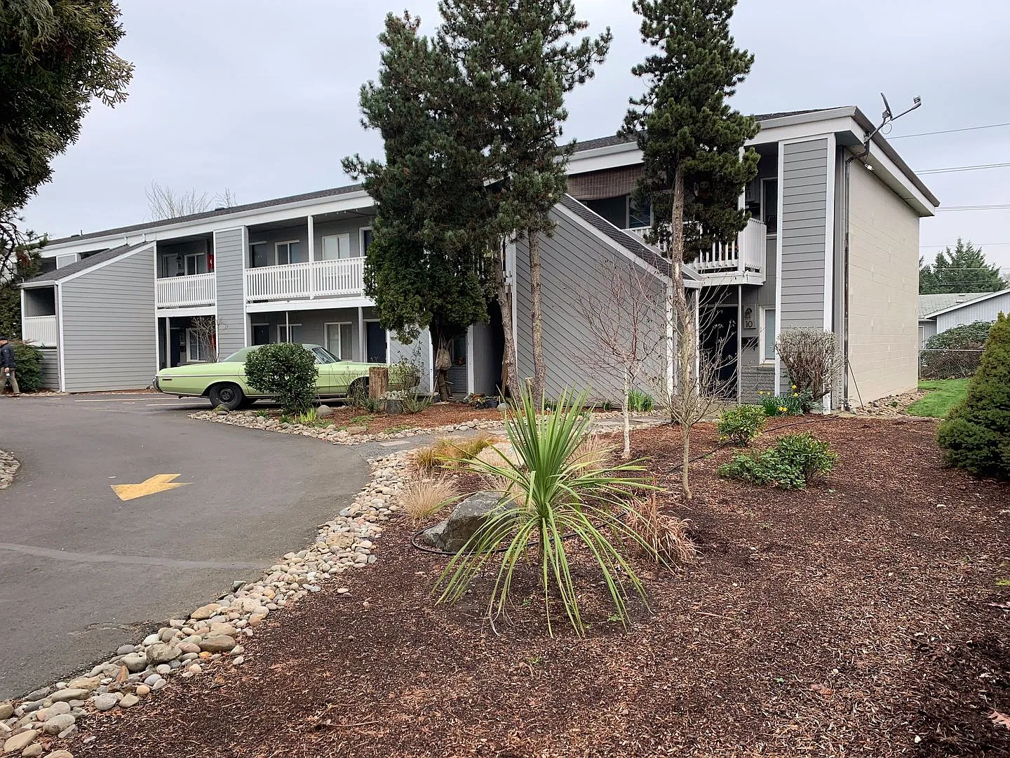 Rivercrest Apartments — Photo 4