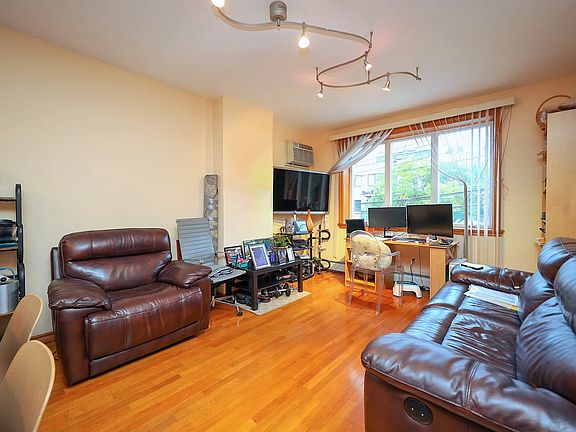 4th image of 2542 W 15th St #B2