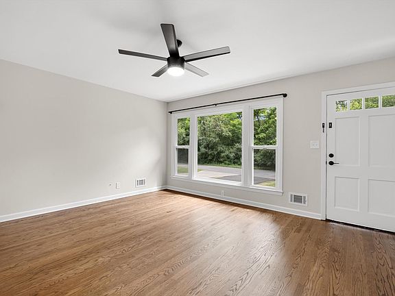 3rd image of 304 Fox Run Rd