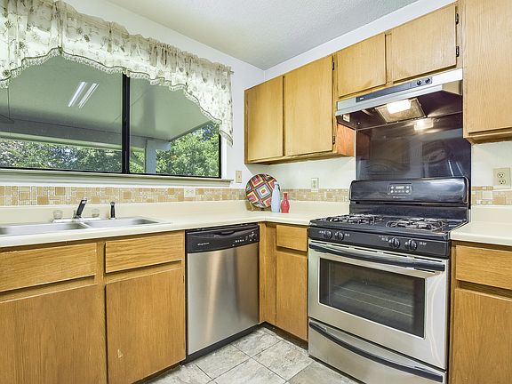 5th image of 608 Meadowcreek Cv