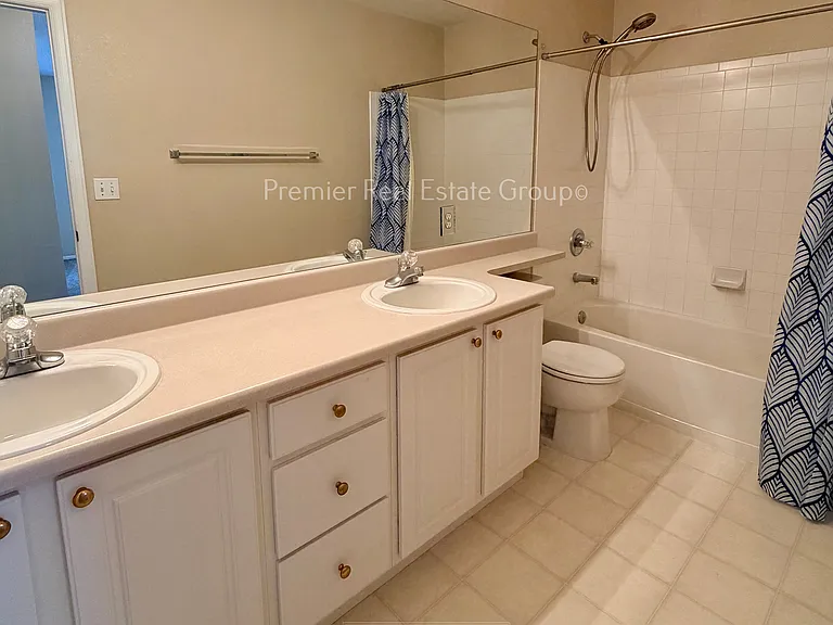 5831 Instone Cir — Photo 16