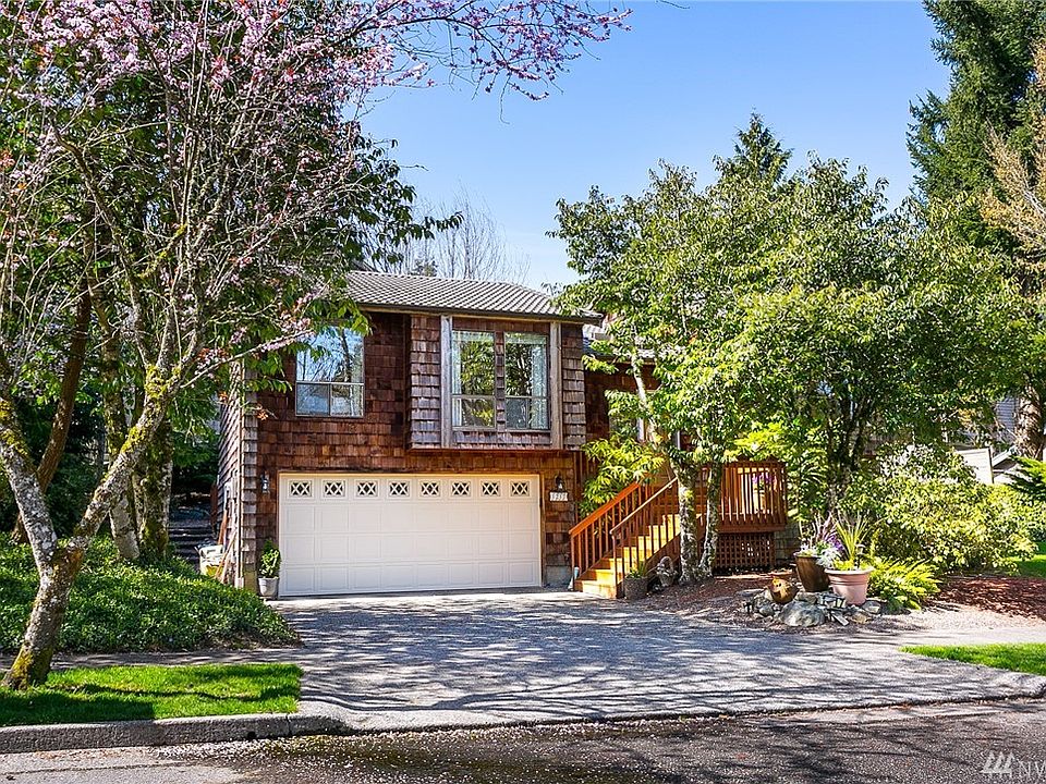 Welcome home! Verdant territorial views lend a country feel to this 3BR, 2.25BA home which is so conveniently located in the heart of the Whatcom Falls neighborhood.