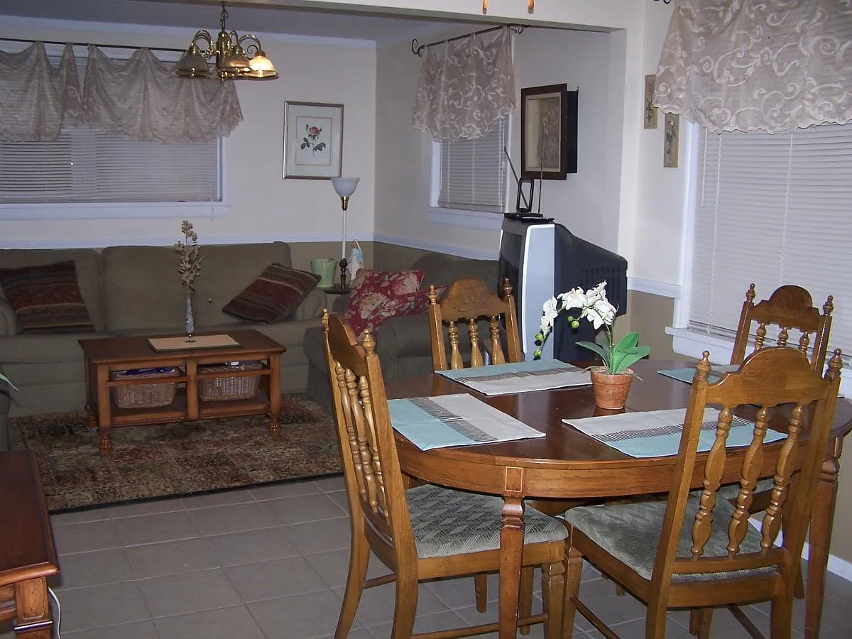 3 bed, 1382 sqft, $1,700 — Photo 4