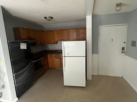 4th image of 40 Donna Dr Unit C3