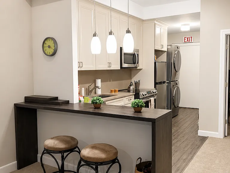642 N Dearborn St #4 — Photo 1