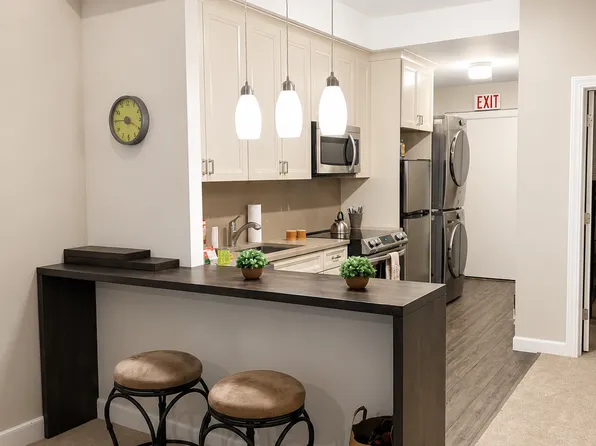 642 N Dearborn St #4, Chicago, IL 60654