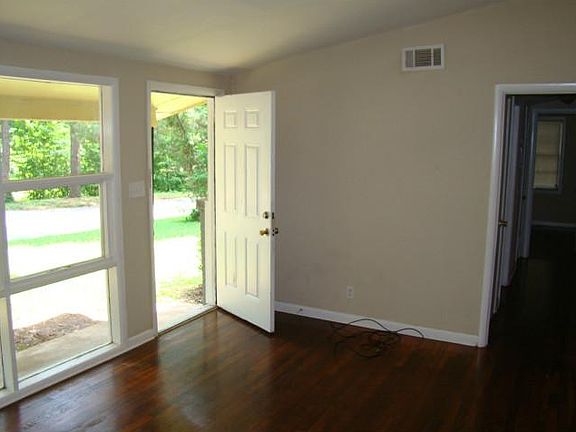 3rd image of 703 Milford Dr SW