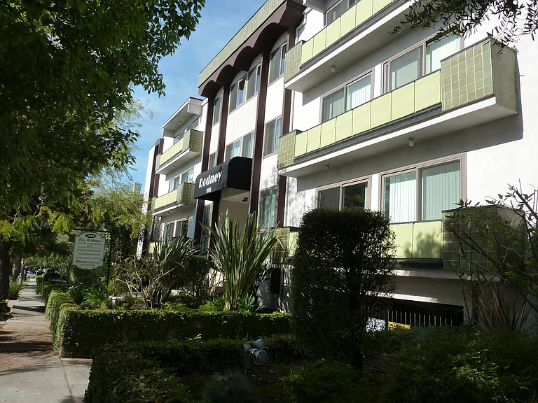 2055 Rodney Dr #111 — Photo 16