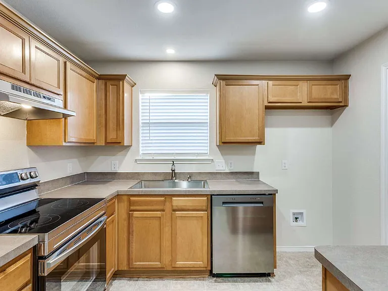 9224 Marilyn Dr — Photo 5