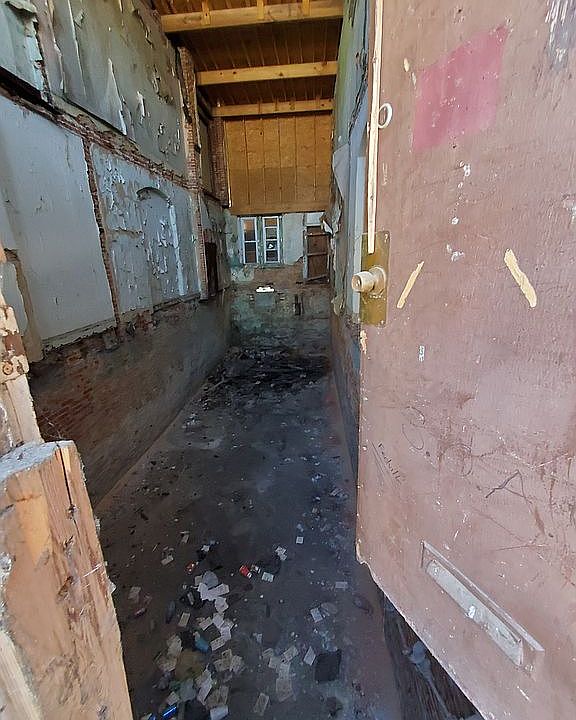 2nd image of 1823 E Federal St