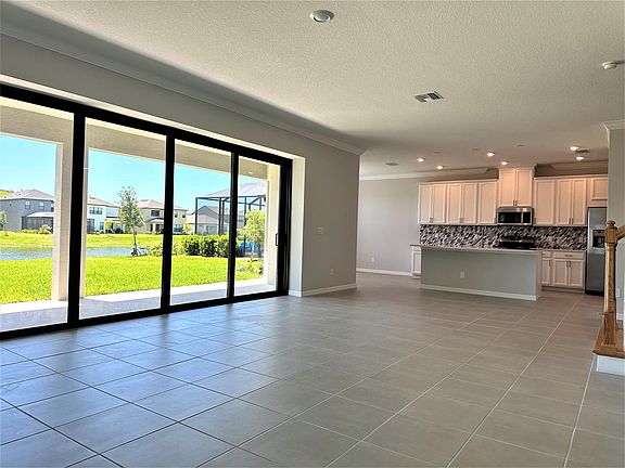 4th image of 6412 Grandview Hill Ct