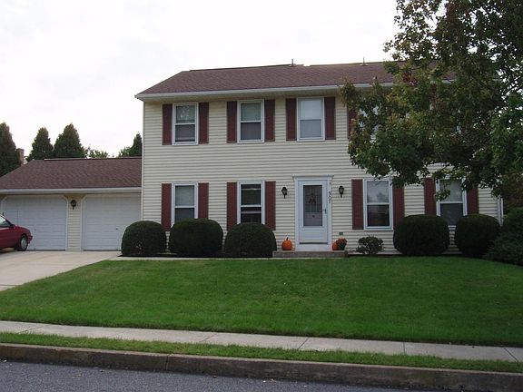 905 is Left Half of Building and One Garage