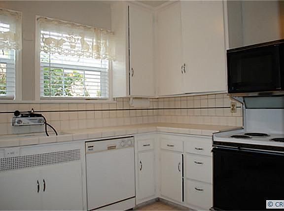5th image of 399 E 19th St