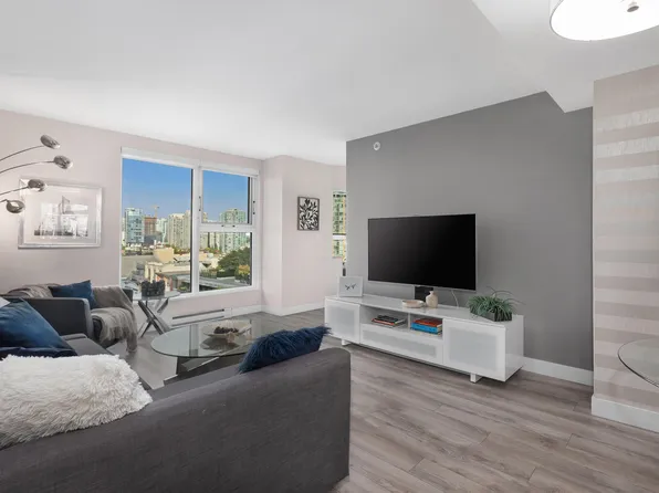 1323 Homer St #1102, Vancouver, BC V6B 5T1