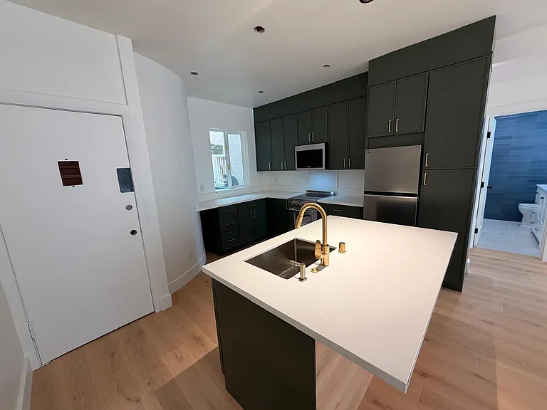 230 Castro St #3 — Photo 2