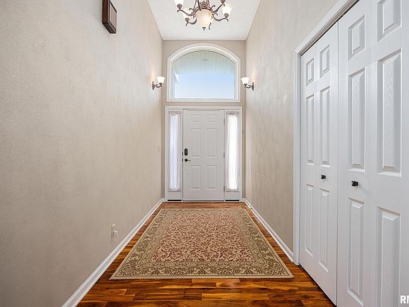 5th image of 1201 Linden St
