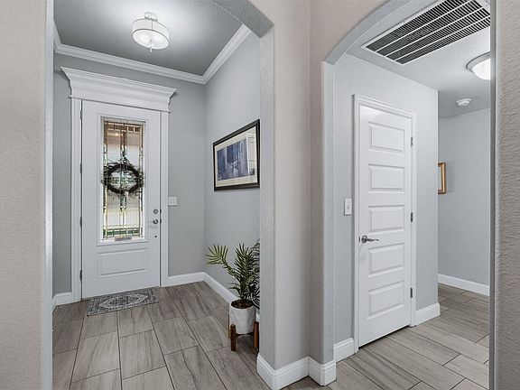 3rd image of 504 Sagebrush Ct