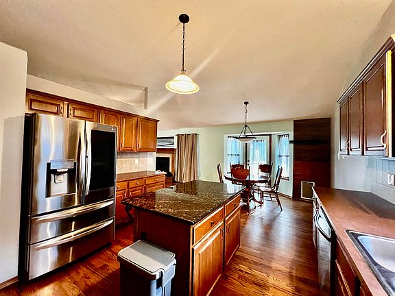 5th image of 8905 N Ridgewood Ln
