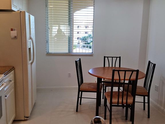 4th image of 17 Harbour Isle Drive W #303