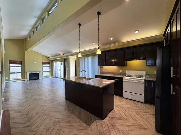 1120 Stanley Ave — Photo 3