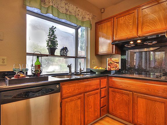 4th image of 1572 Mission Springs Cir