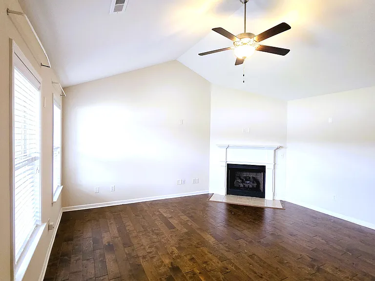 218 N Stonegate Dr — Photo 7