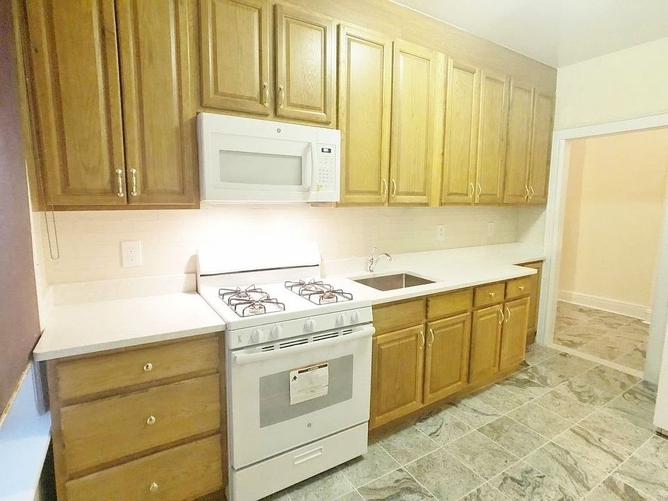 1st image of 2342 24th St APT 1