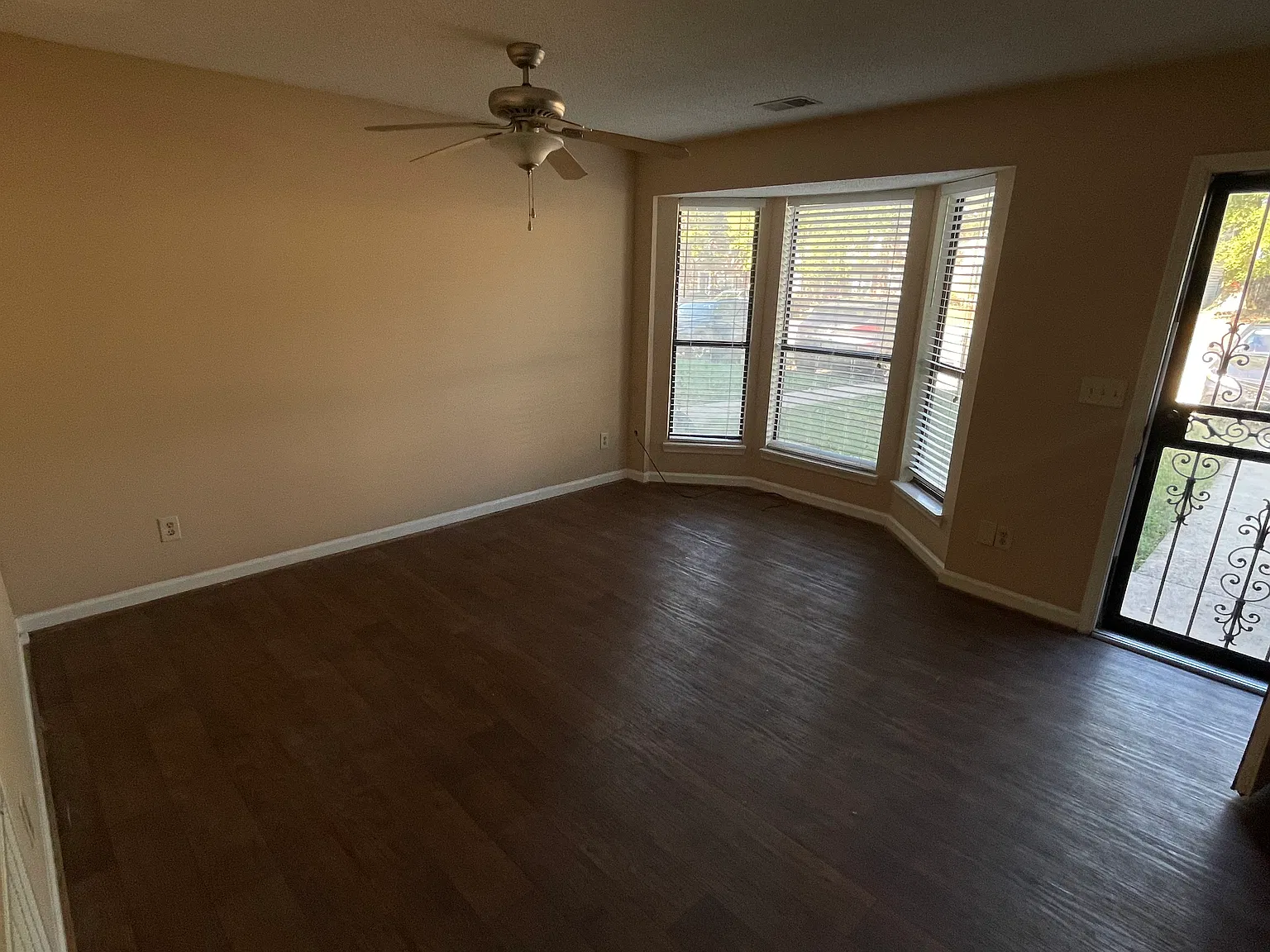2465 Hampstead Drive — Photo 4