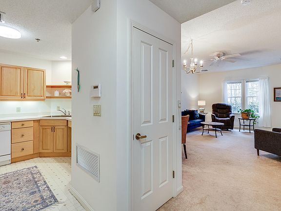 2nd image of 1109 Heatherwood