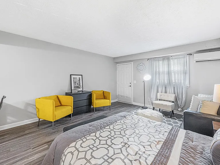 Regency Park Apartments — Photo 10