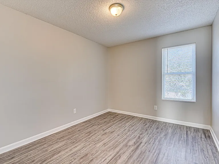 170 Chalet North Ct — Photo 8