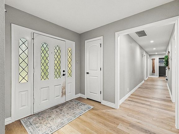 4th image of 609 Ambassador St
