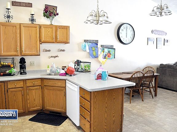 Open Kitchen to Great Rm