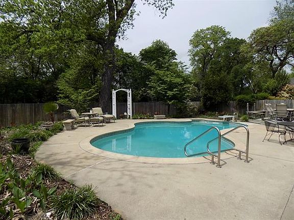 3rd image of 6100 Circleview Dr