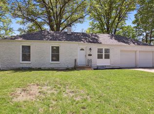 1011 SW 1st St, Lees Summit, MO 64063