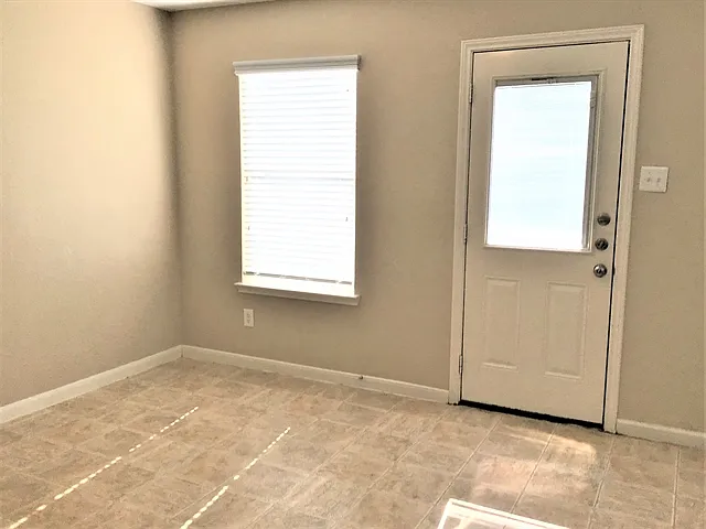16311 Hayesford Ln — Photo 8