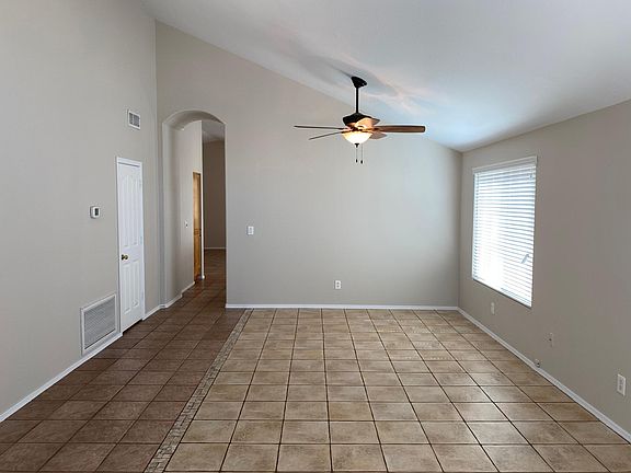 3rd image of 1094 W Myrna Ln