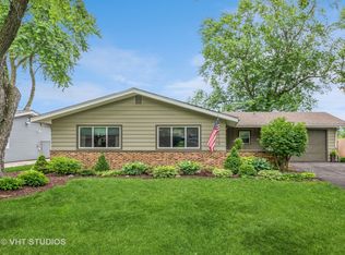 426 Princeton Dr, North Aurora, IL