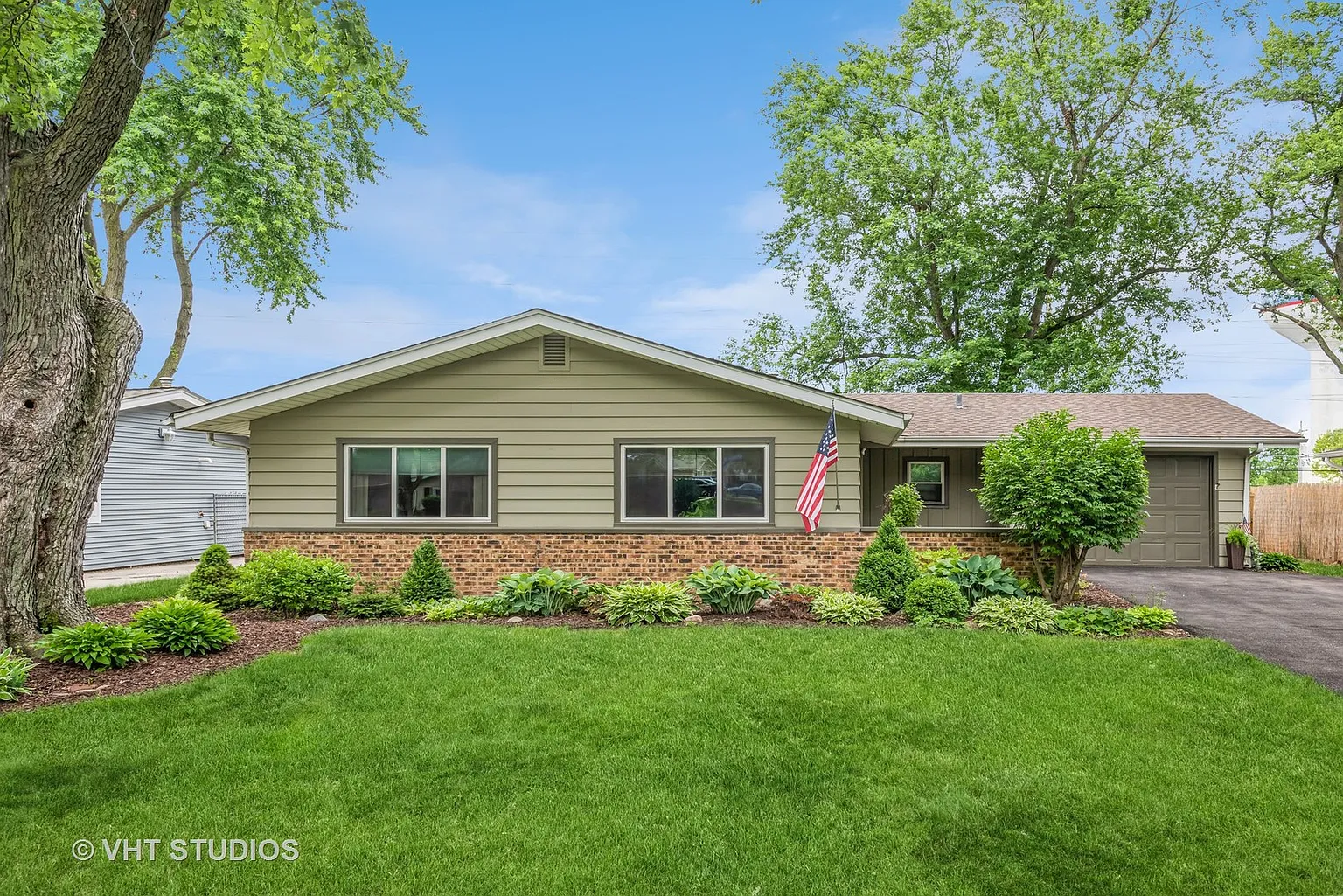 426 Princeton Dr photo 1